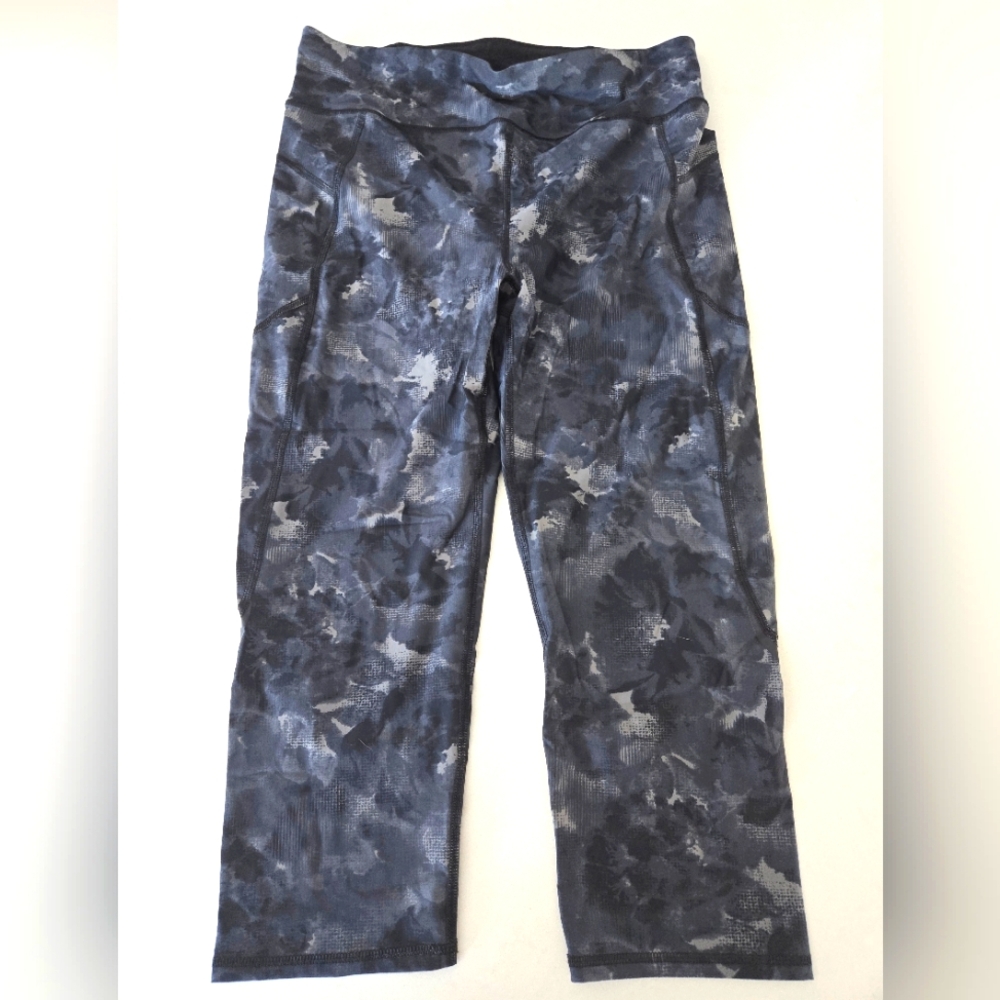 Sweaty Betty The Zero Gravity Crop Leggings in Size XL